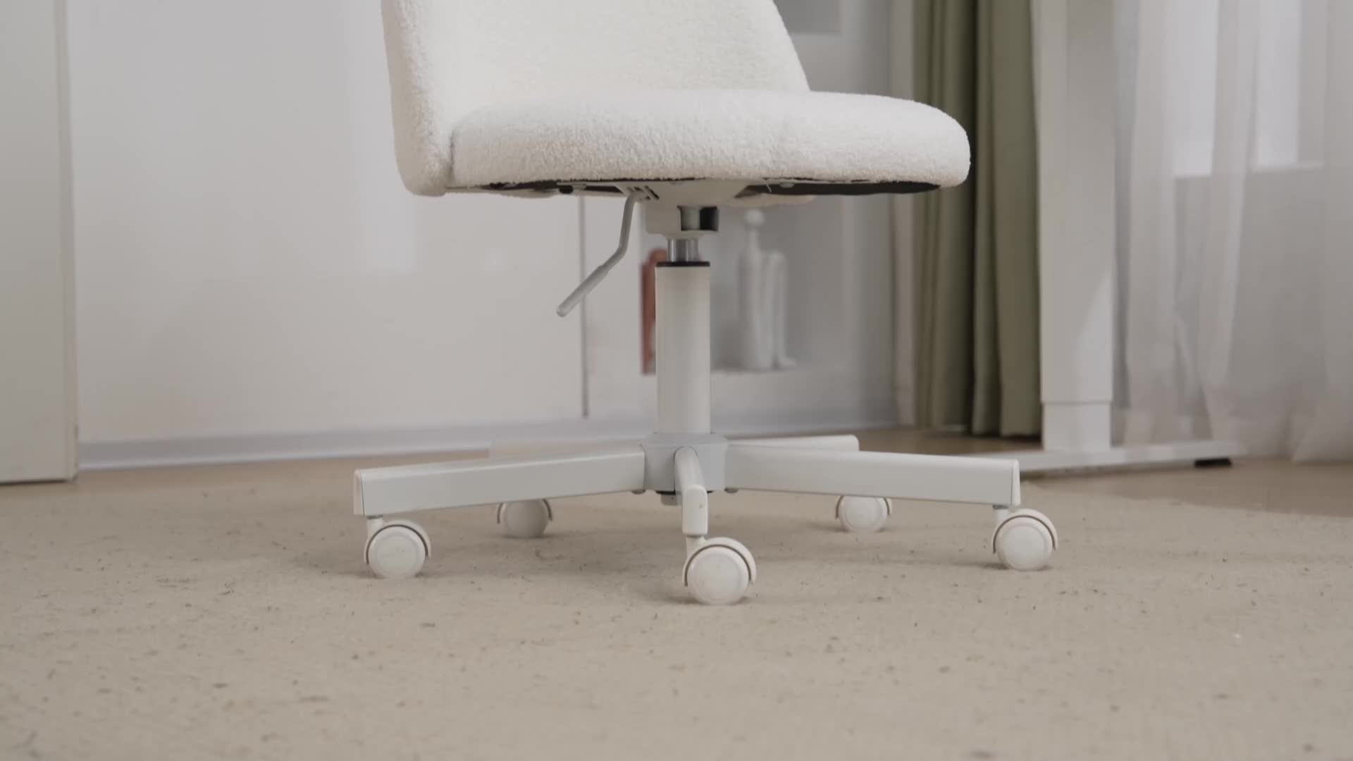 VINGLI Modern Teddy Fluffy Small Office Chair,Cute Desk Chair with Wheels,Gold Base\u002FStuds, Comfy Armless Swivel Vanity Task Chair, Nail Tech Chair for Bedroom,Small Space