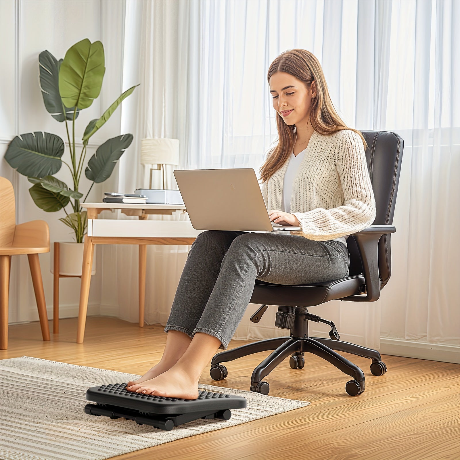 Ergonomic Footrest, Adjustable Under Desk Footrest, with 3 Height Position And 30 Degree Tilt Angle Adjustment, with Comfortable Texture Design, Use for Home And Office.