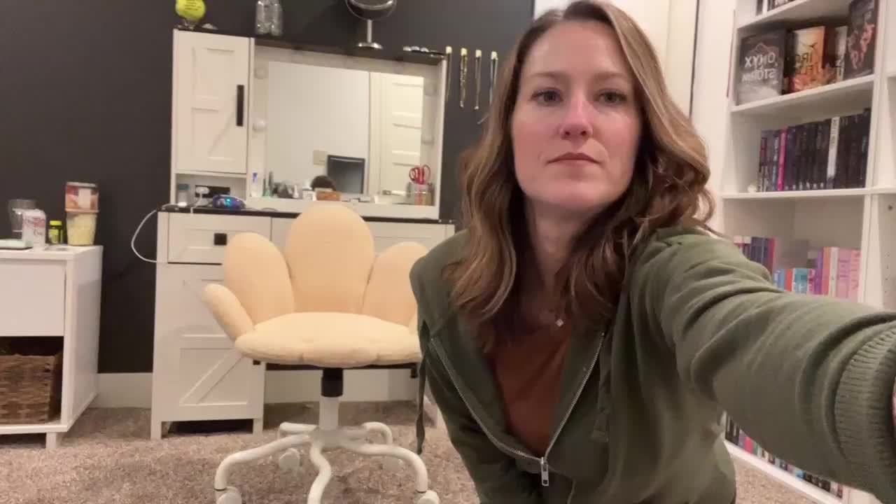 1pc Modern Adjustable Height Swivel Task Chair, Upholstered Petal Design Desk Chair with Mid-Back, Manual Rocking Operation, Painted Finish, Carpet Surface Compatible, Includes Casters - Home Office Computer Chair